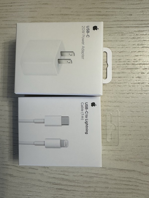 Power Adapter And Usbc To Lightning Cable