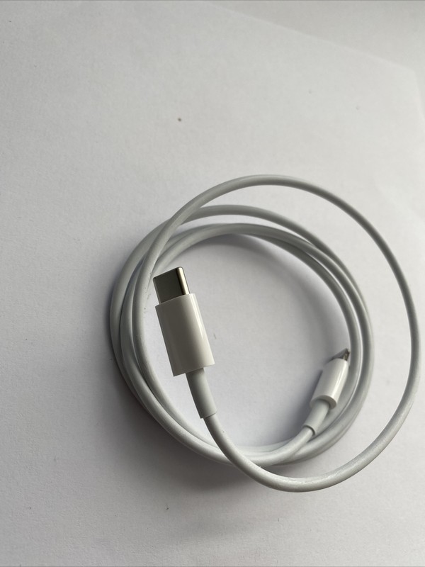 Genuine Apple USB-C To Lightning Cable (1 M) gallery