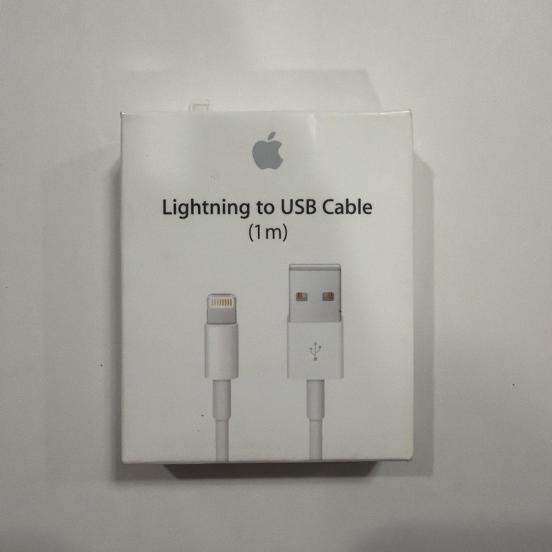 Brand New Sealed Apple MD818AMA 1M Lightning to USB Cable – White