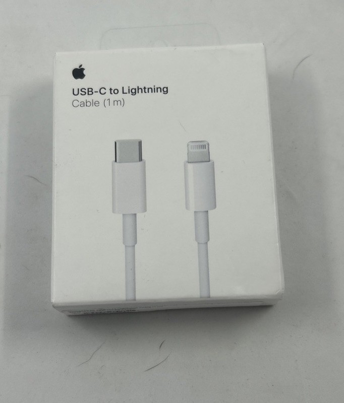 Authentic Apple MUQ93AM/A 3.3 Foot/1m USB-C to Lightning Cable White New in Box