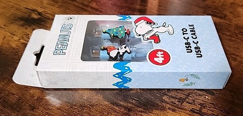 Peanuts USB-C Charging Cable Snoopy Christmas Tree 4 Foot Cord gallery