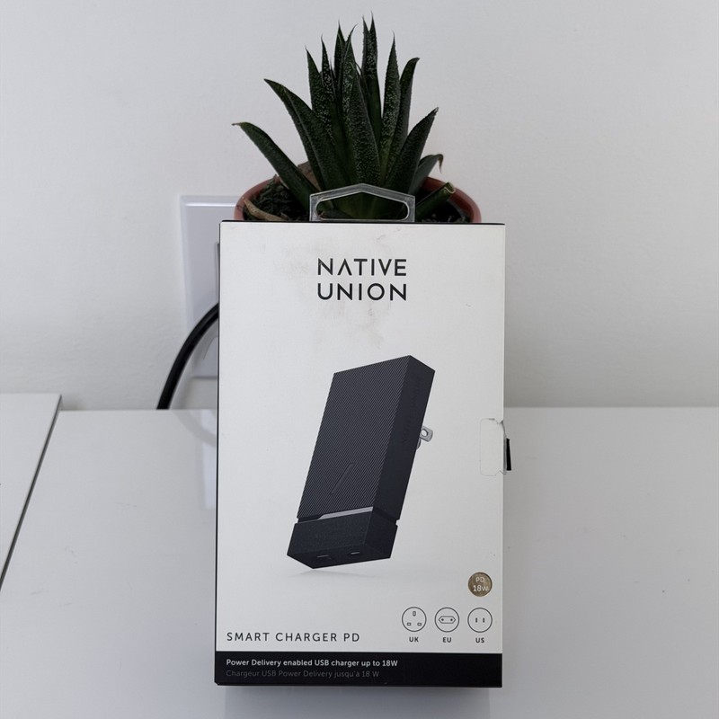 New Native Union Smart Charger PD Power Delivery Enabled Charger 18w Gray SMPD01