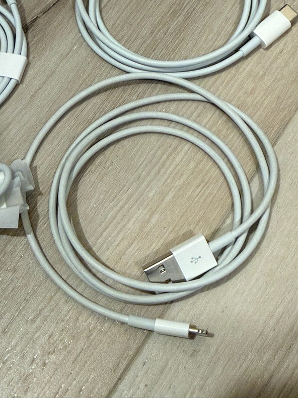 [Used] Apple 1M Lightning To USB Cable A1480 gallery