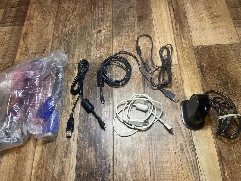 SanDisk USB Charging Dock w/ Mixed USB Cables Lot of 6