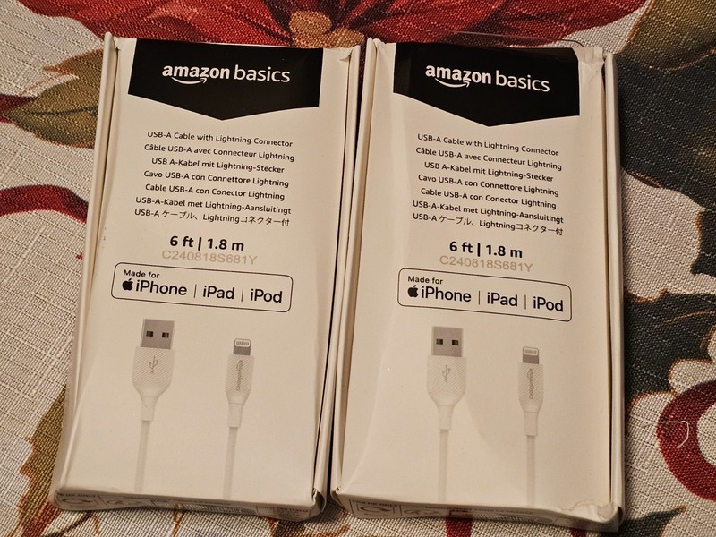 2xAmazon Basics USB-2.0 Type A to Apple fast charging Cable , 6 Feet, White