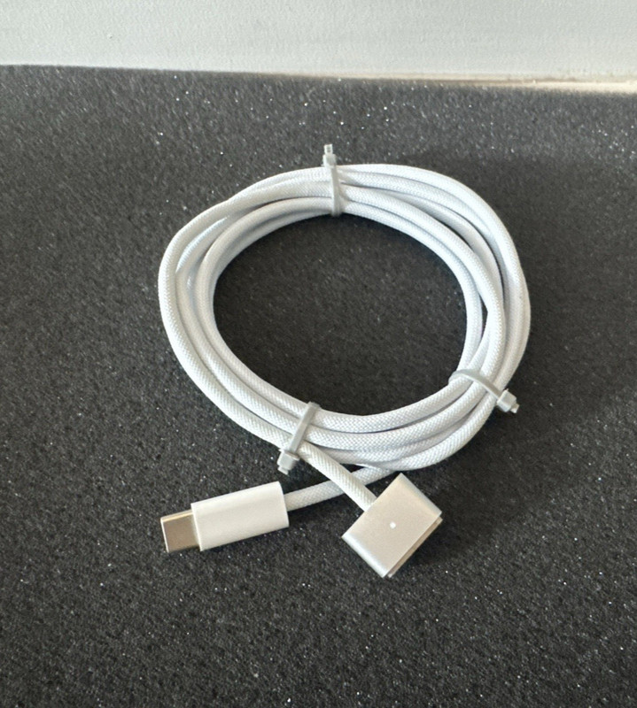 1 Apple USB-C to MAGSAFE 3 Cable - White, 2m--Original Apple gallery