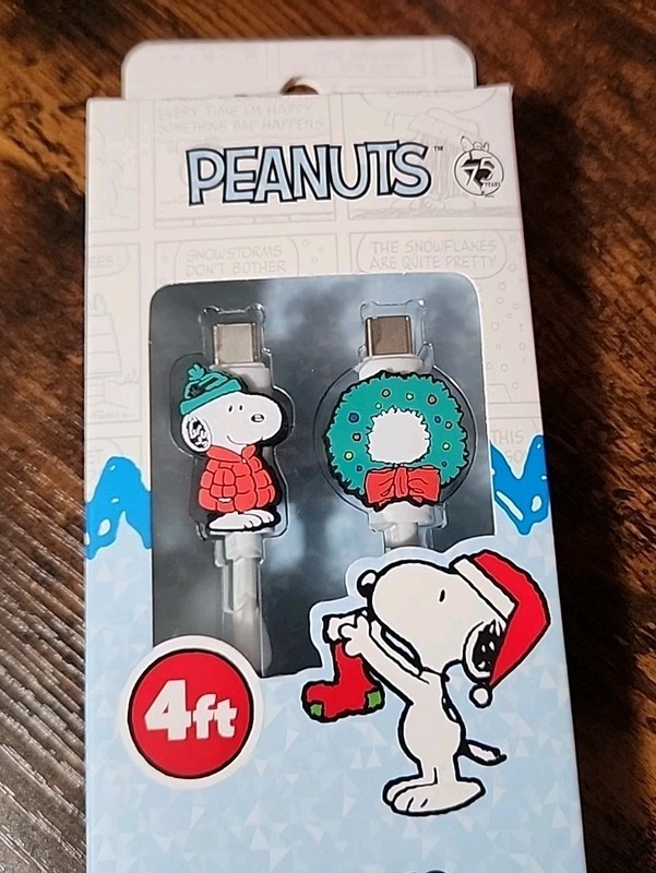 Peanuts USB-C Charging Cable Snoopy Christmas Wreath 4 Foot Charge Cable