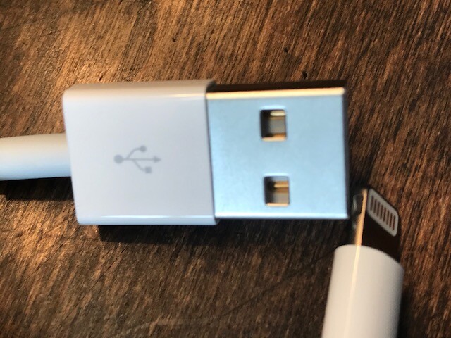 iPhone / Air Pods to USB Charger Data Cable 1M - OPEN BOX gallery