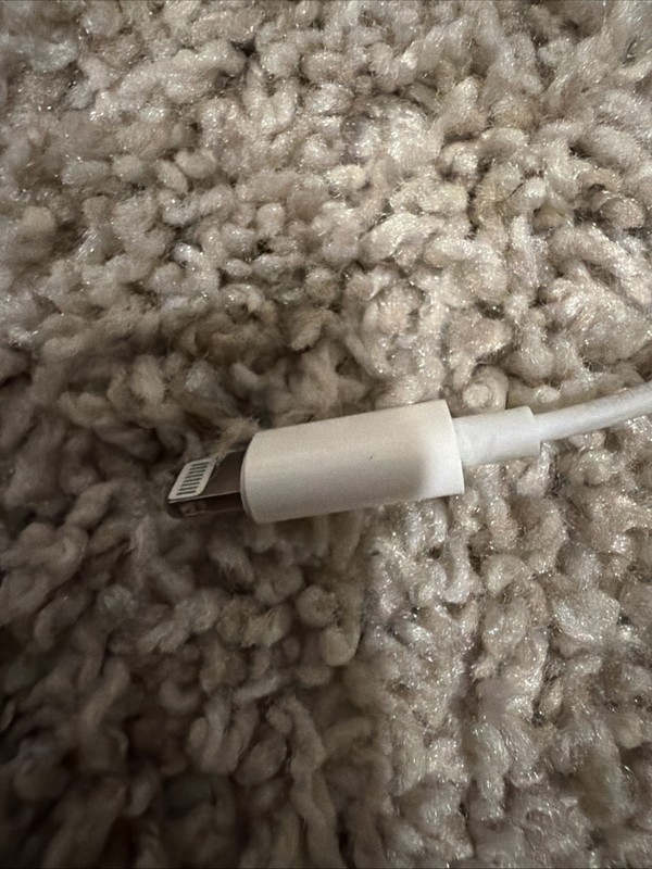 Apple MMX62AM/A 3.5mm Audio Adapter gallery