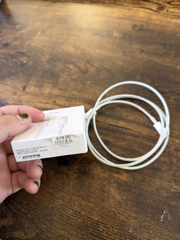 Apple USB-C to Lightning Cable 1m for iPhone - 1 meter authentic Apple cable gallery