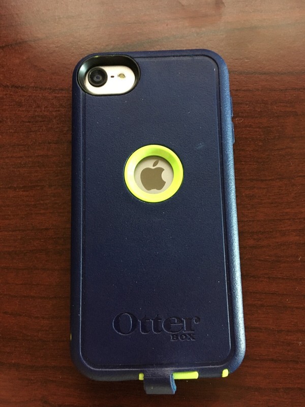 Apple iPod Touch 5th Generation - 32gb with Otter case gallery