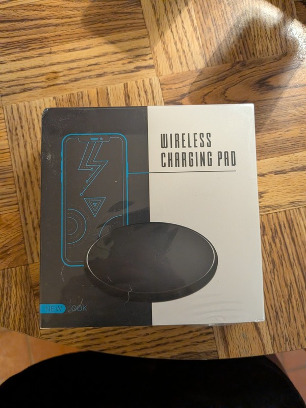 NEW LOOK WIRELESS CHARGING PAD WITH MICRO USB CABLE & MANUAL ( NEW SEALED )
