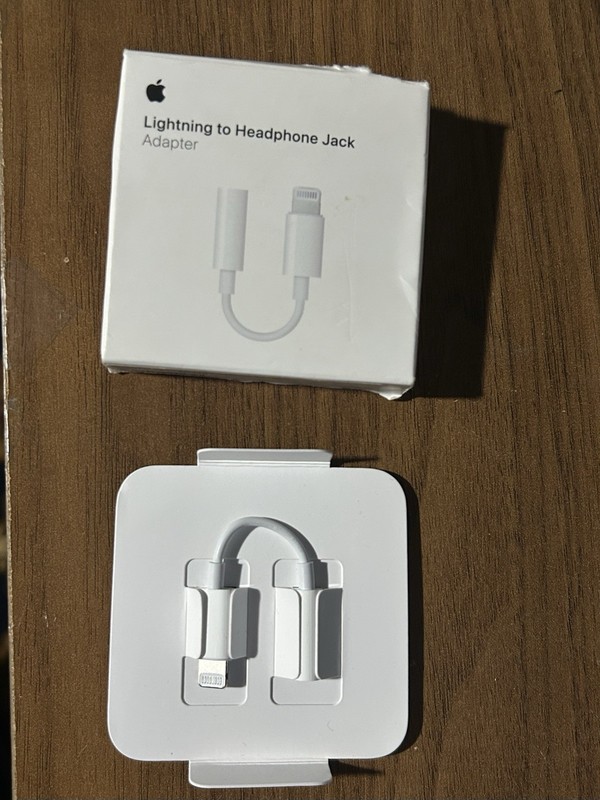 Authentic Apple Lightening To Headphone Jack Adapter 3.5 mm MMX62M/A