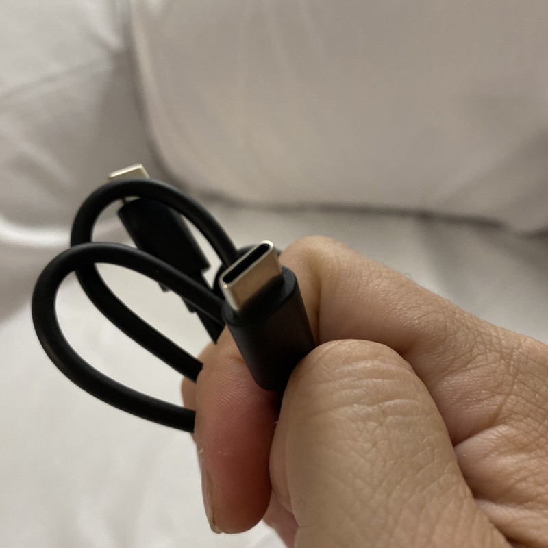Unbranded USB-C to USB-C Cable Used Black 3-Feet Rounded gallery