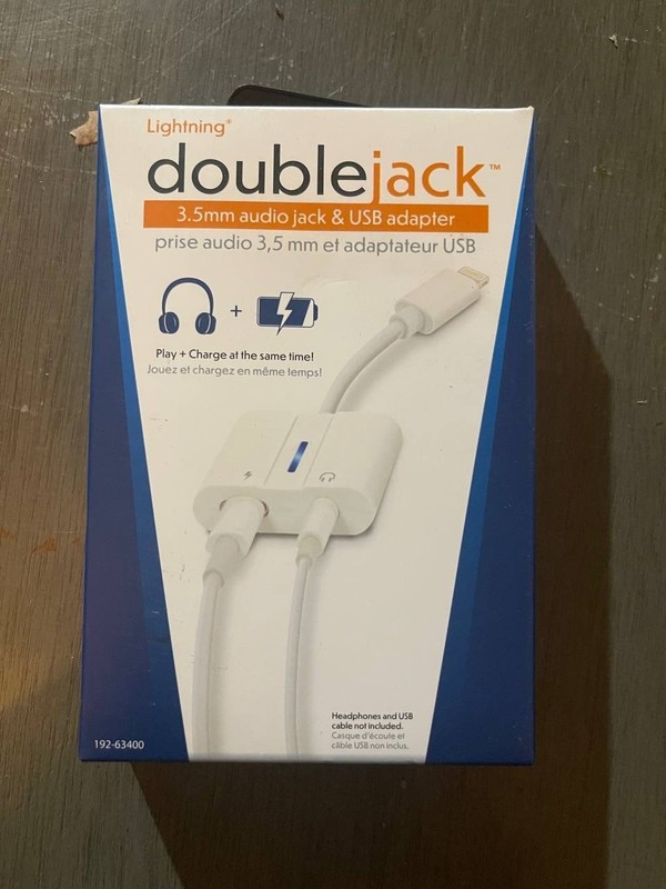 Lot 2 Double Jack Iphone Ipad 3.5mm Audio Jack & Usb Adaper New Play Charge OC3