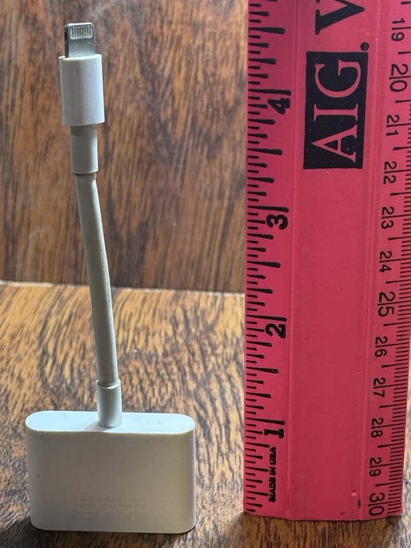Apple A1438 Lightning Digital AV Adapter (Lightning to HDMI adapter) gallery