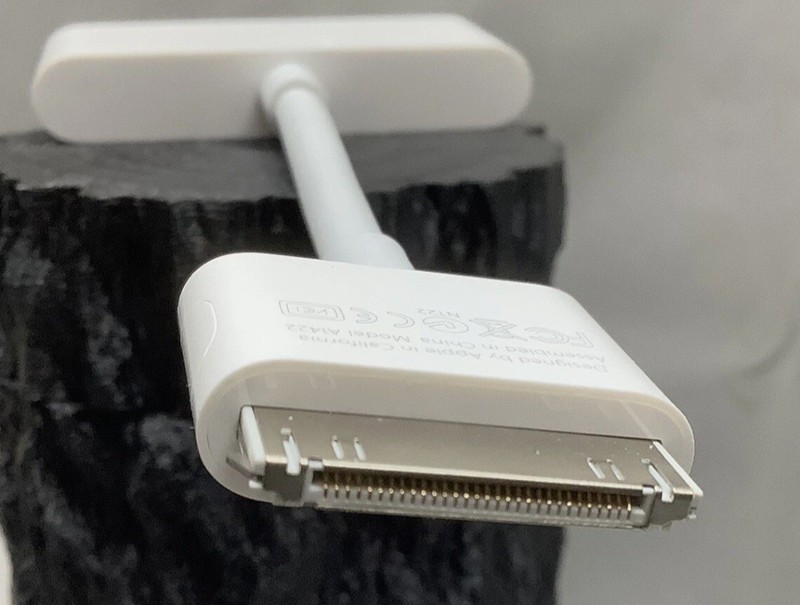 Genuine Apple 30-pin To HDMI Digital AV Adapter A1422 for iPad or iPhone gallery