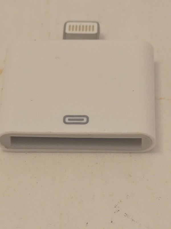Apple Lightning to 30-Pin Adapter A1468 – Genuine OEM Connector