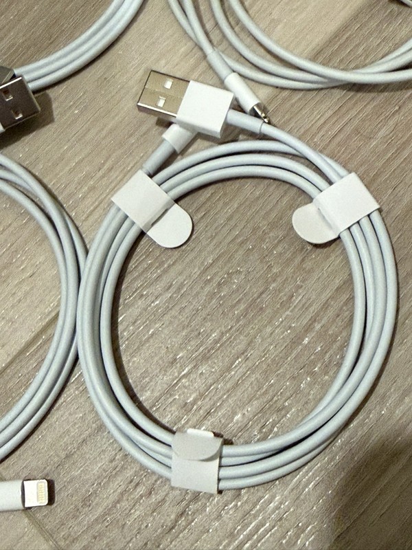 [Used] Apple 1M Lightning To USB Cable A1480 gallery