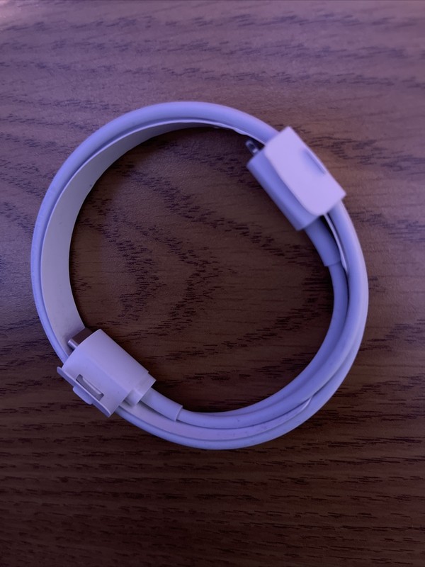 Apple MD819AM/A White – USB Cable