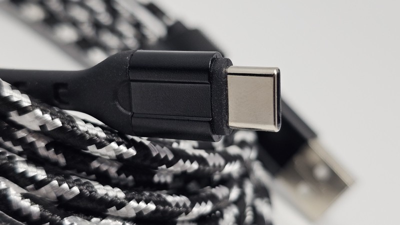 ZGEAR 10 Foot Braided Sync & Charge USB-C Cable Metal Housings gallery