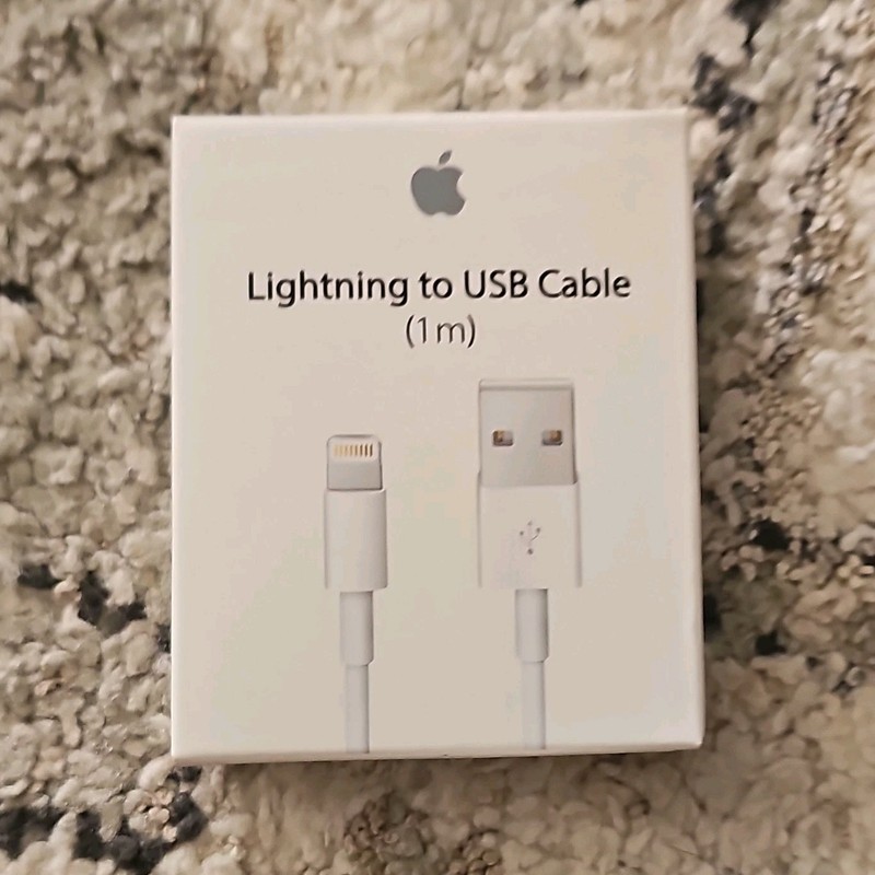 Apple White 1m Lightning to USB Charging & Data Sync Cable Universal
