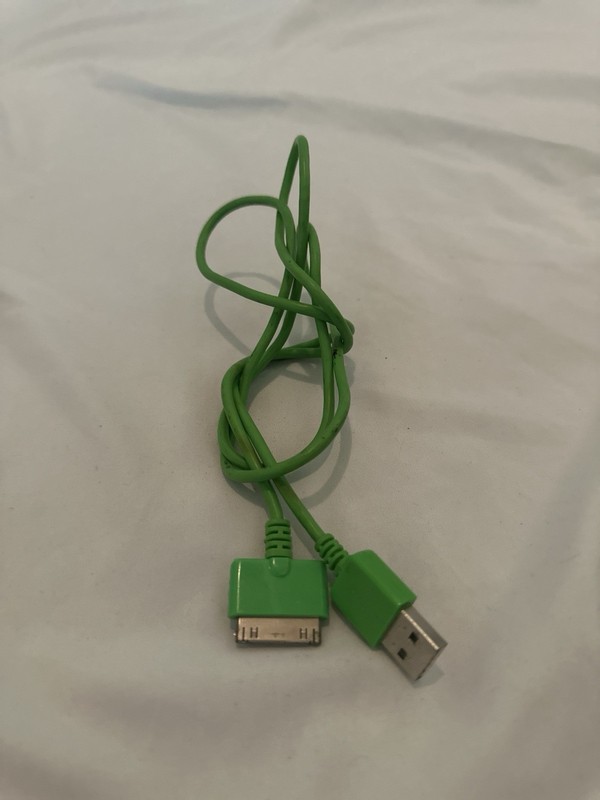 Apple MA591G/C 30-pin to USB Cable