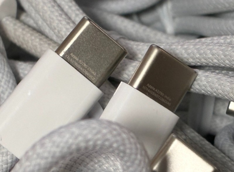 Genuine original Apple USB-C to USB-C Braided Charge Cable (1M 3.3 ft) A2795 gallery