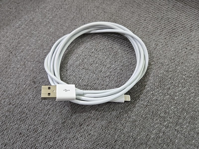 Apple OEM USB Lightning Charging Cable 2M + Lightning To 3.5MM Headphone Adapter gallery