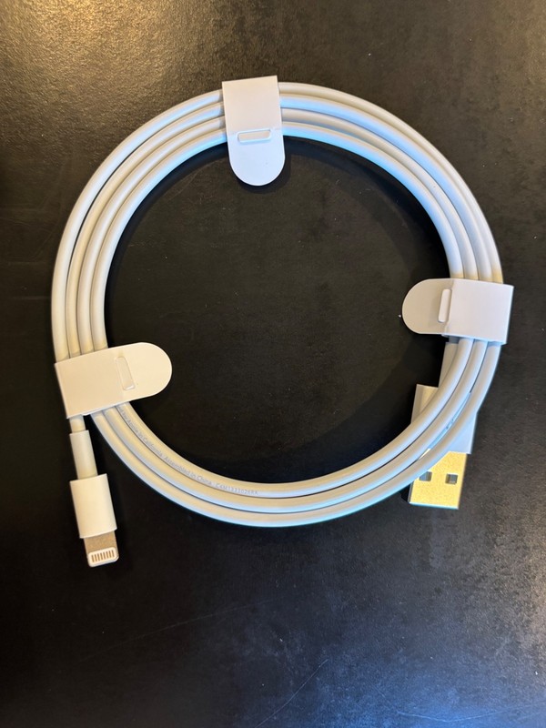 Apple 3ft. (1m) Lightning to USB Cable - White - brand new gallery