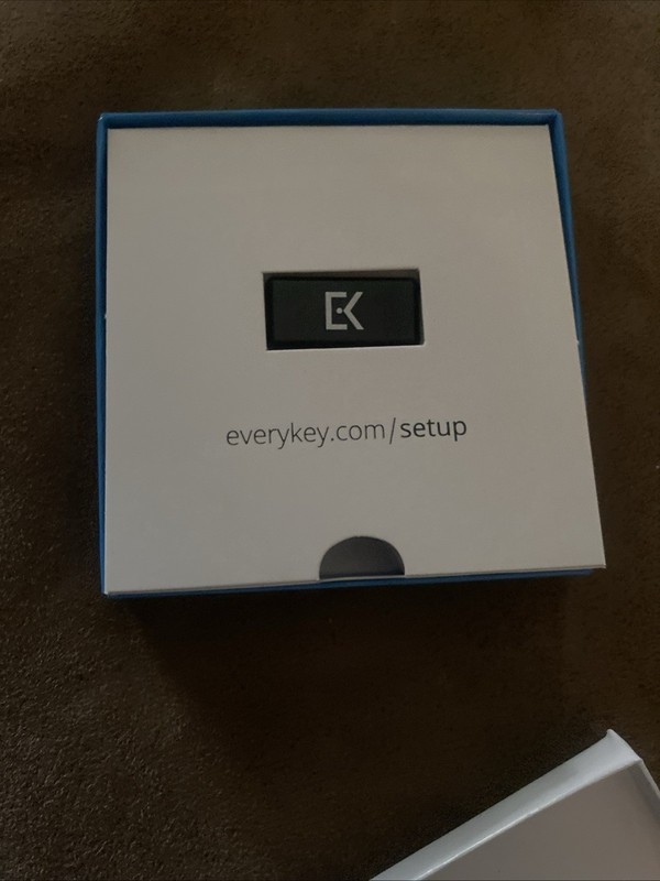 Everykey Smart Key with Charging Cable and Key Ring Accessory gallery