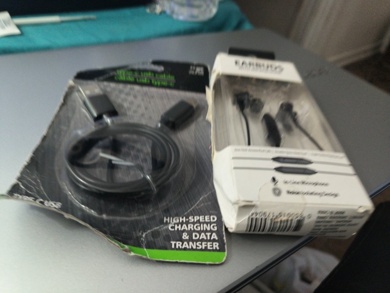 E-Circuit USB TYPE C CABLE AND EARBUDS BY SHENZHU NEW.
