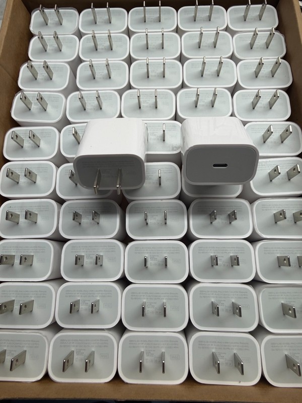 20w Fast PD Type C Wall Charger For iPhone17pro 16 15 14 13 12 11 Wholesale Bulk gallery