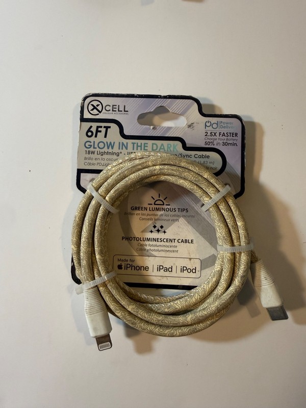 Lot of 2 X-Cell Hi-Vis Glow in the Dark USB-C to iPhone 6ft Cable 18W gallery