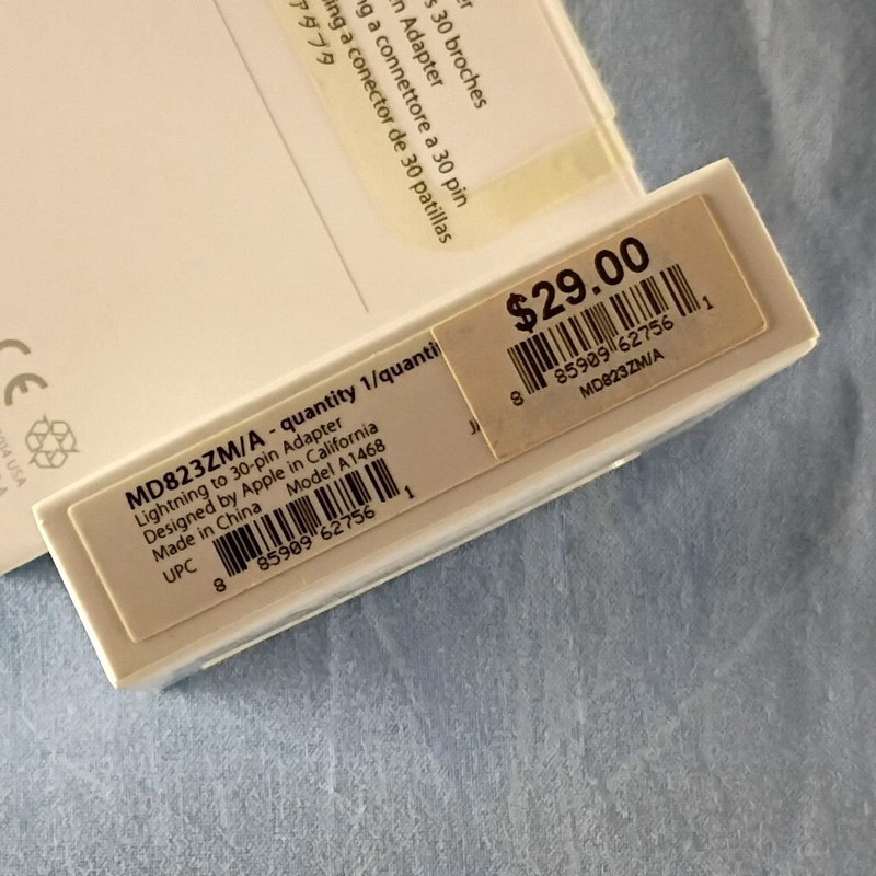 Apple MD823ZM/A Lightning To 30-Pin Adapter gallery