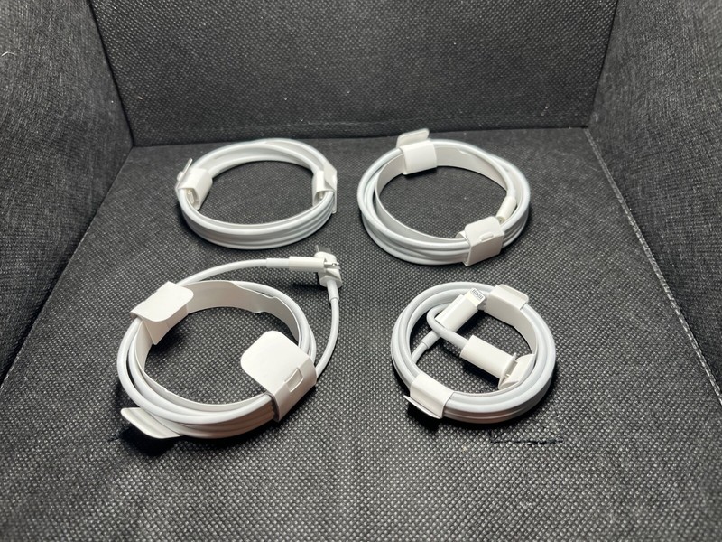 Lot of 4 Apple USB-C to Lightning Cable – White MM0A3AM/A 1m A2561