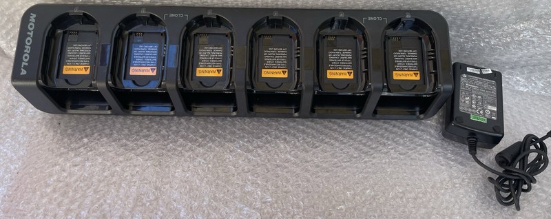 Genuine Motorola NNTN7981C 6-Unit Charger & Cloning Station for CLP107 CLP107E