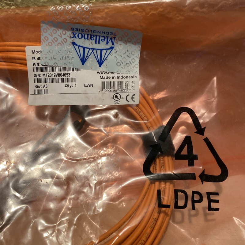 Mellanox Model No: MCP7H50 IB HDR to 2xIB HDR100 2m 26AWG gallery