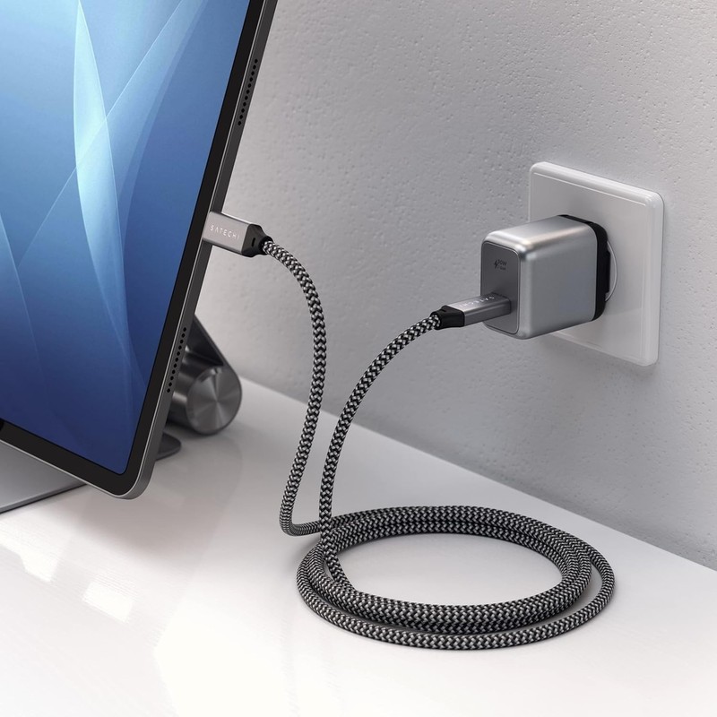 USB C to USB C 4.0 Pro Cable 140W 8K 60Hz 40Gbps Data Transfer gallery