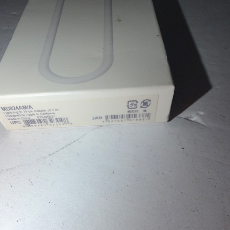 Apple Lightning to 30-Pin Adapter 0.2m White Glossy Plastic MD824AM/A gallery