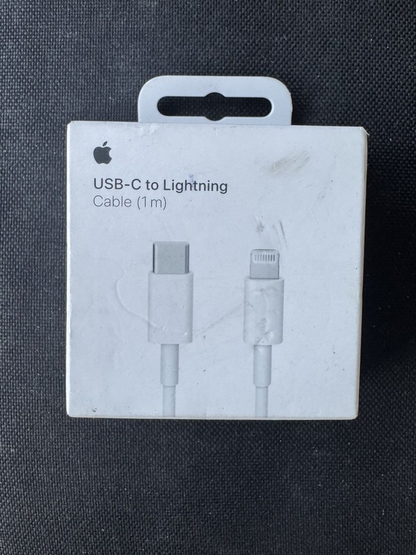 Authentic Apple MUQ93AM/A 3.3 Foot/1m USB-C to Lightning Cable – White SEALED