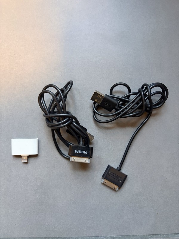 30-Pin Charging Cables (2) & Lightning to 30-Pin Adapter For Older Apple Devices