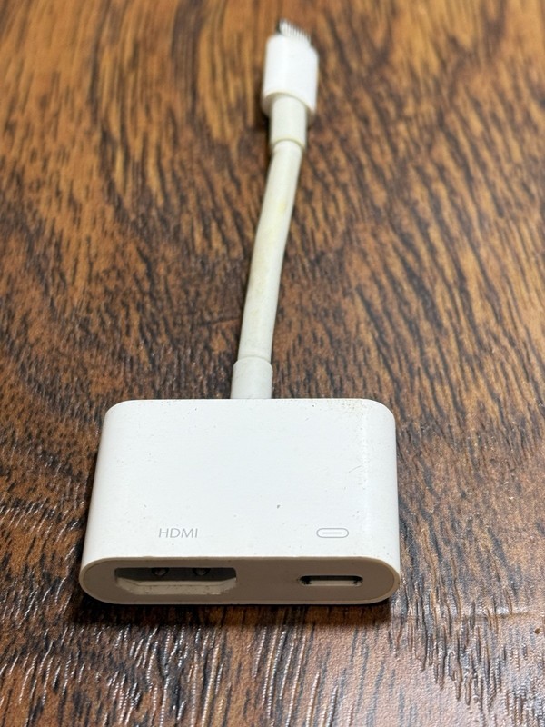 Apple A1438 Lightning Digital AV Adapter (Lightning to HDMI adapter) gallery