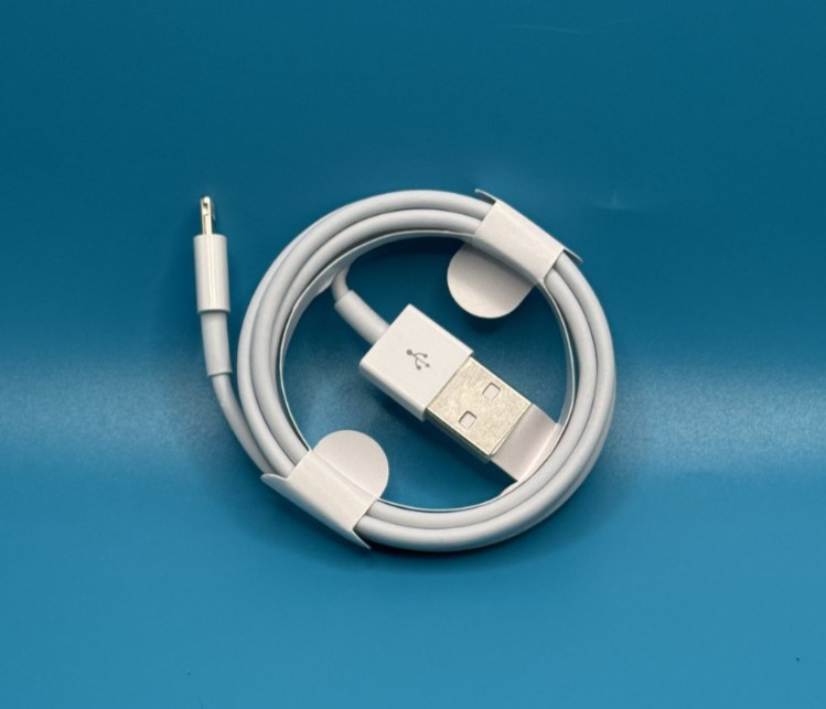 Genuine Apple USB-A to Lightning Cable (1m) - Lot of 10 gallery