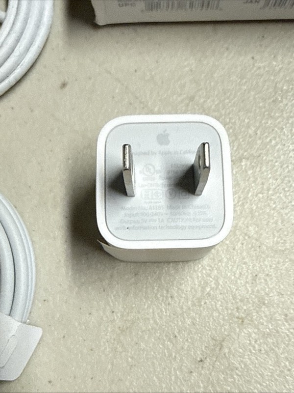 *Lot of 4* OEM Authentic Apple Lightning to USB Charging Cables New! + 1 Brick gallery