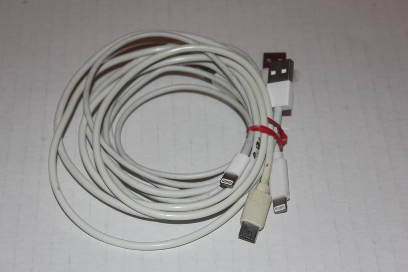LOT OF 3 USB CABLE FOR APPLE & SAMSUNG. READ THE DESCRIPTION.