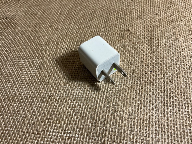 Apple USB CHARGING BASE in white, for cell phones * charging bases only gallery
