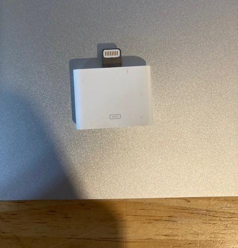 Apple 30 Pin Connector to Lightning Adapter, model A1468