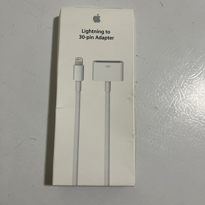 New Apple Lightning to 30-Pin Adapter White MD824ZM/A Data & Charging Adapter