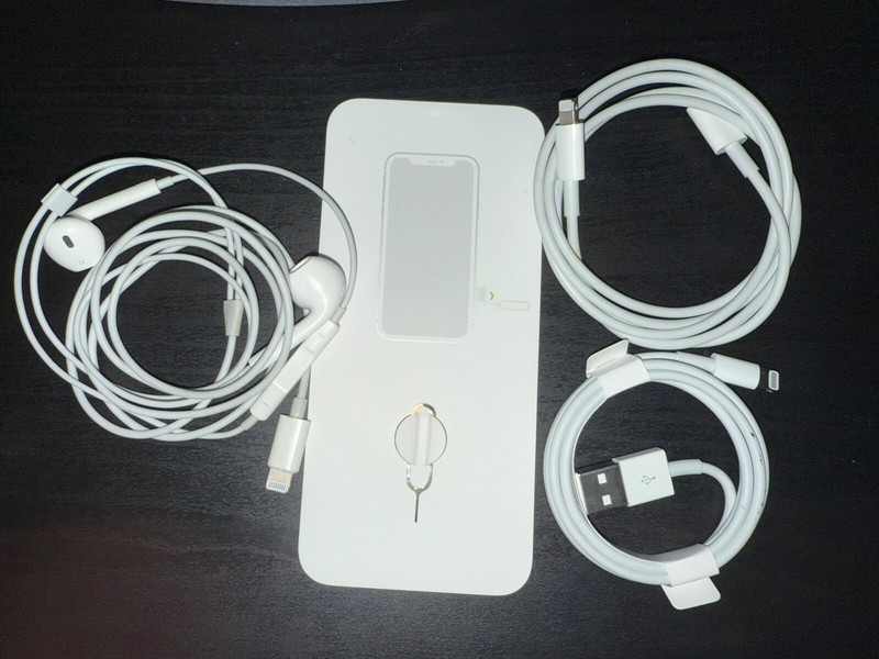 OEM iPhone EarPods & USB (New) / USBC Lightning Cables With SIM card Remover